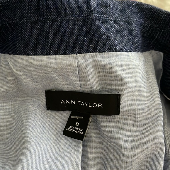 Ann Taylor blue linen blazer with cotton lining - Picture 5 of 9